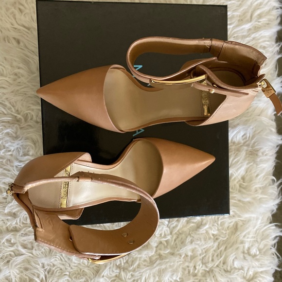 Marciano light Brown leather pumps. - Picture 3 of 5